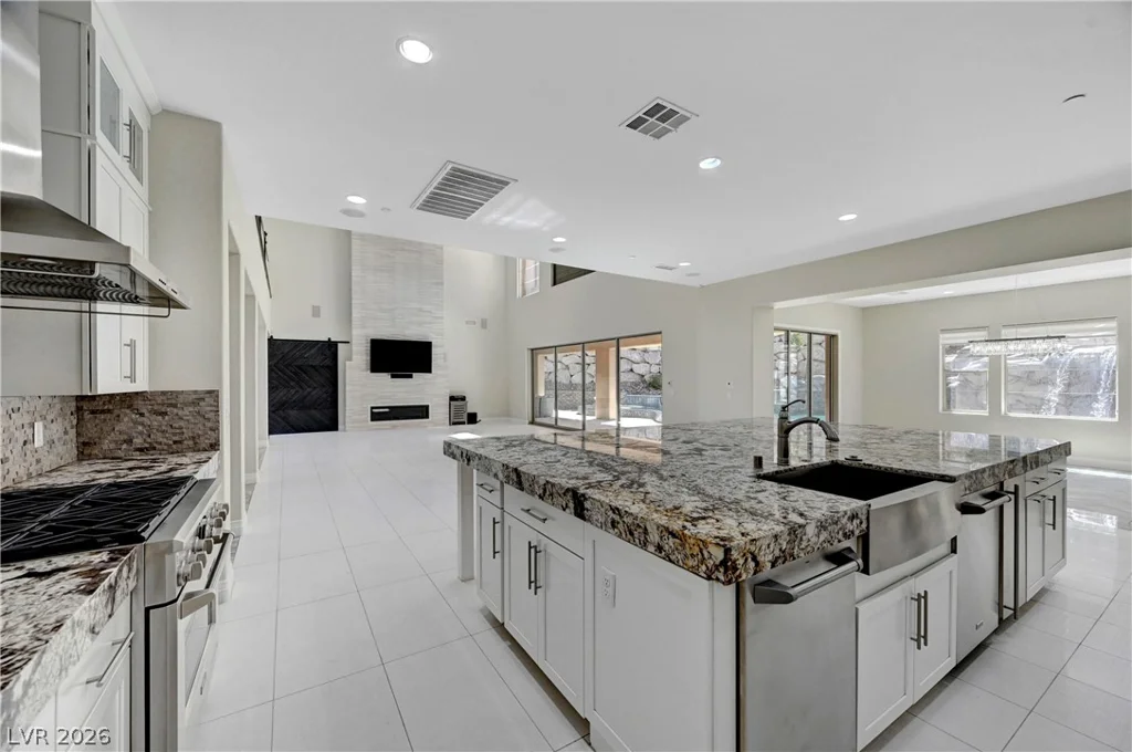 89 Olympia Chase, Las Vegas, NV 89141