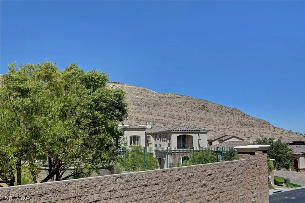 89 Olympia Chase, Las Vegas, NV 89141