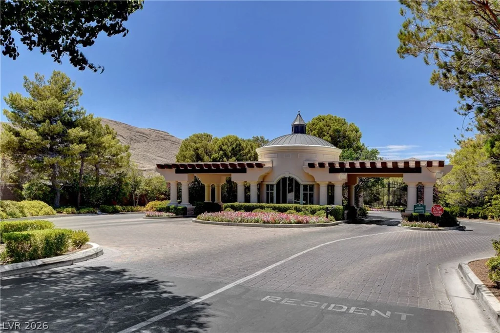 89 Olympia Chase, Las Vegas, NV 89141