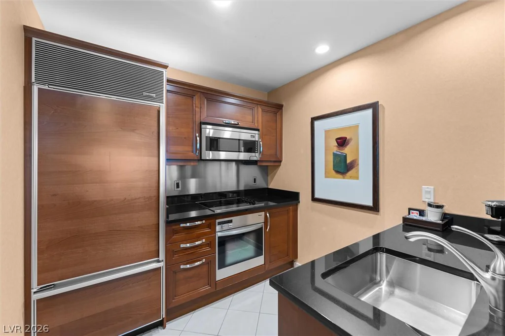 135 Harmon, Las Vegas, NV 89109