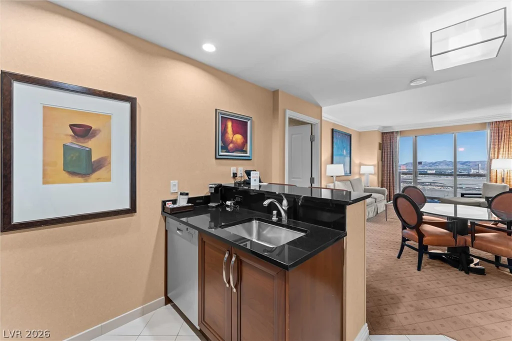 135 Harmon, Las Vegas, NV 89109