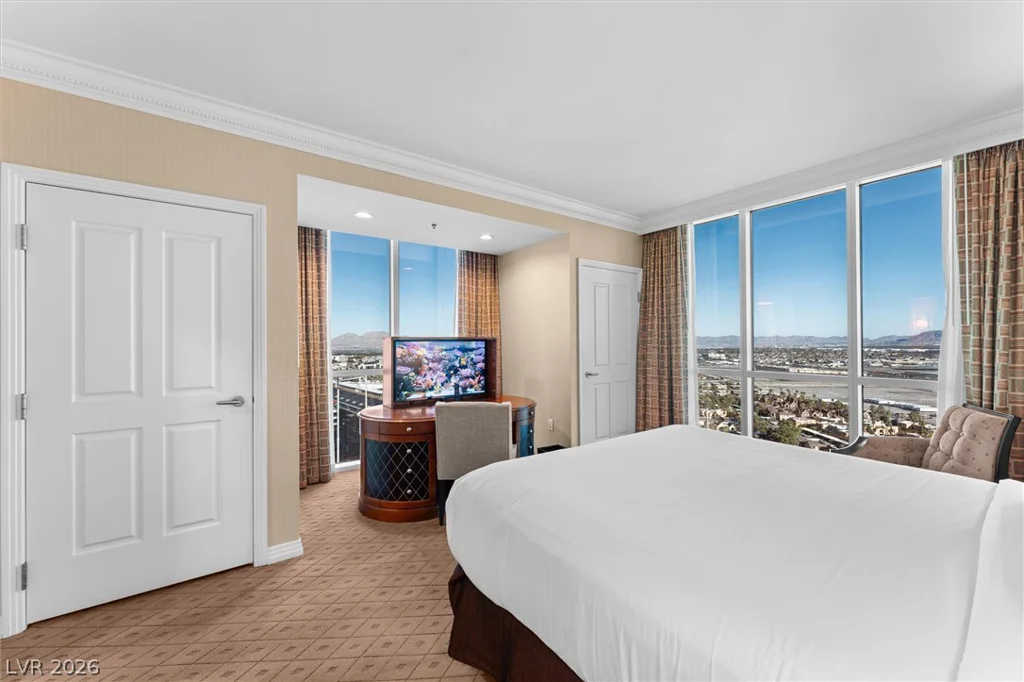 135 Harmon, Las Vegas, NV 89109