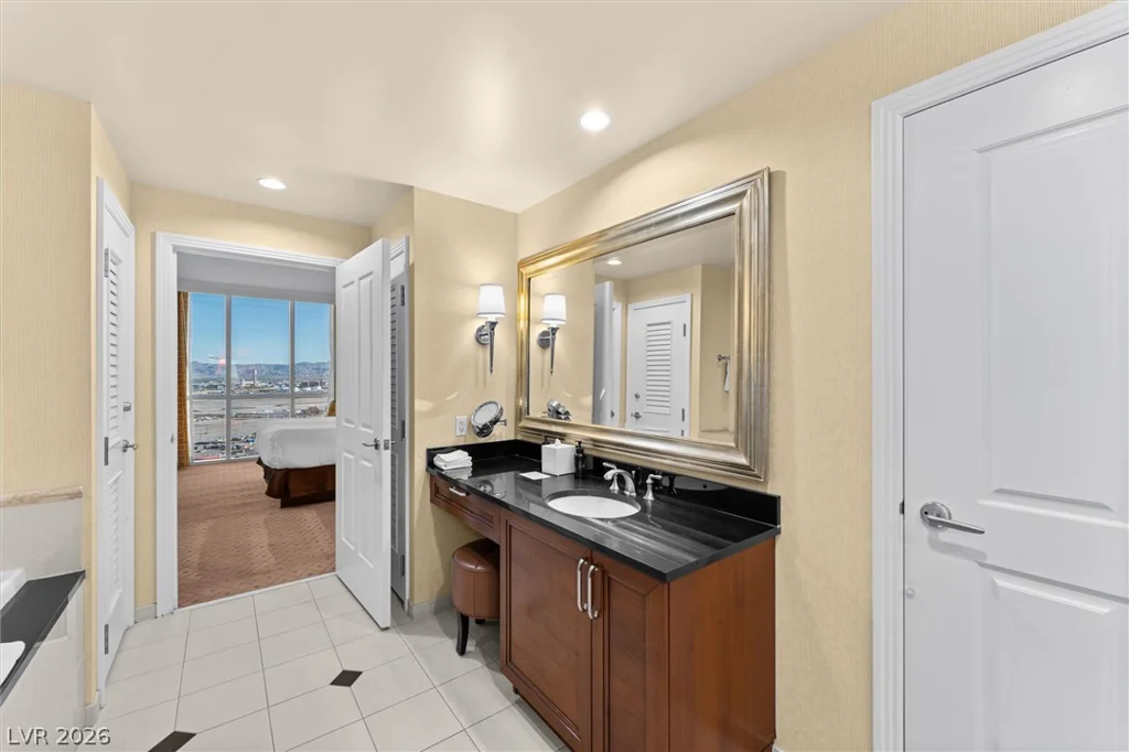 135 Harmon, Las Vegas, NV 89109