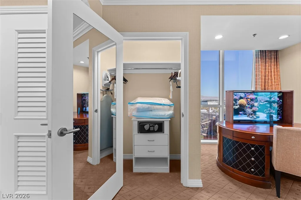 135 Harmon, Las Vegas, NV 89109