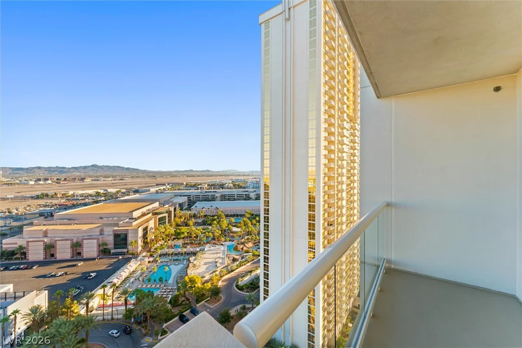 135 Harmon, Las Vegas, NV 89109