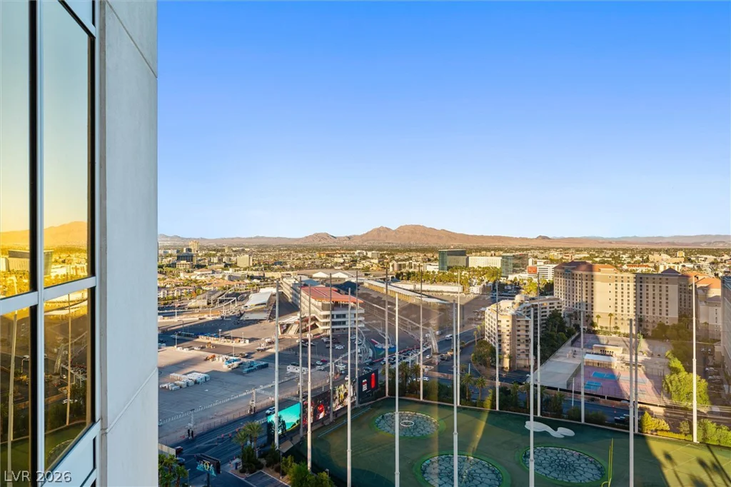 135 Harmon, Las Vegas, NV 89109
