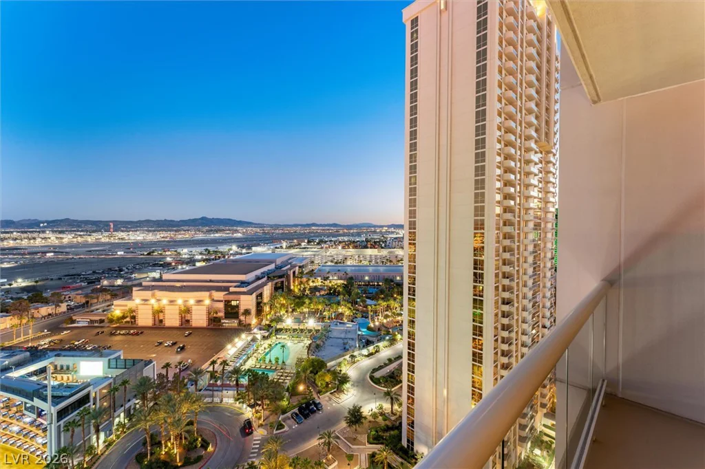 135 Harmon, Las Vegas, NV 89109