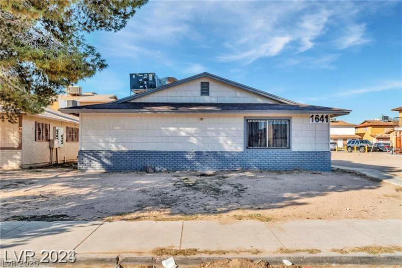 1641 Lamont, Las Vegas, NV 89115
