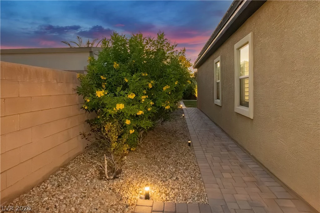 7009 Connor Cove, Las Vegas, NV 89118