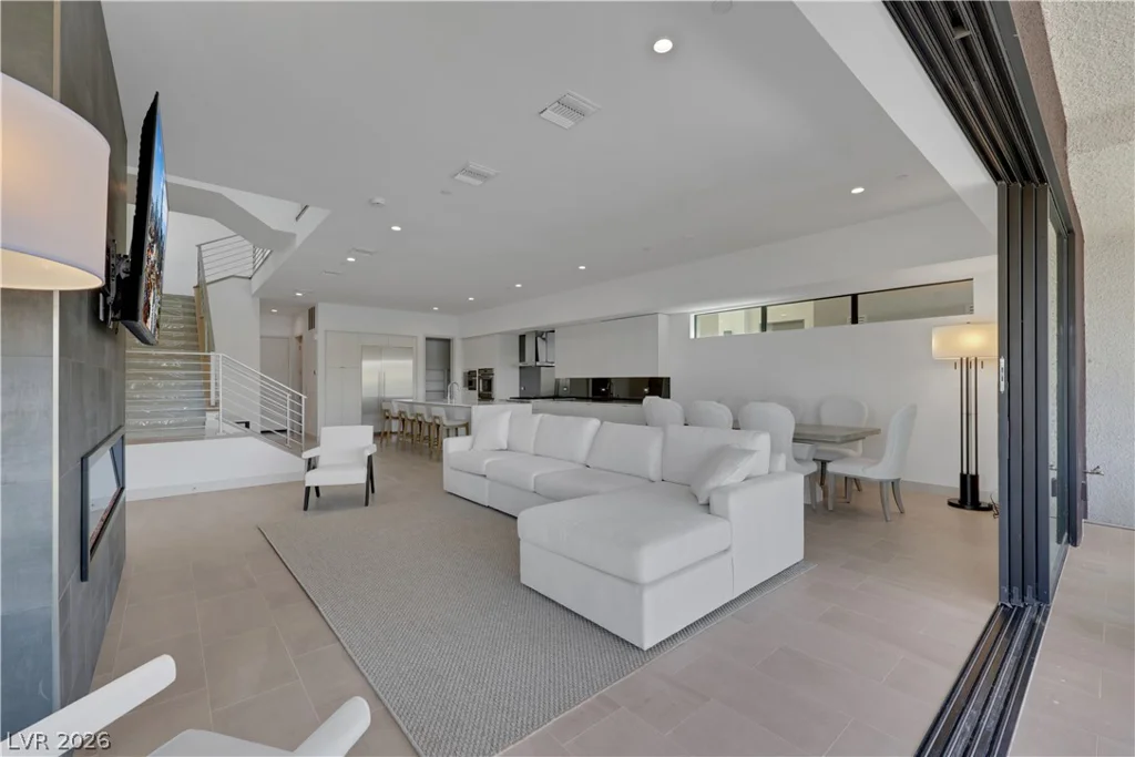 66 Lakefront, Henderson, NV 89011