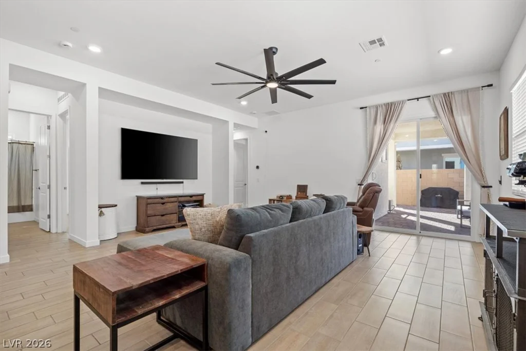 823 Eaton Falls, Henderson, NV 89011