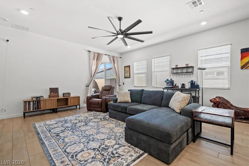 823 Eaton Falls, Henderson, NV 89011