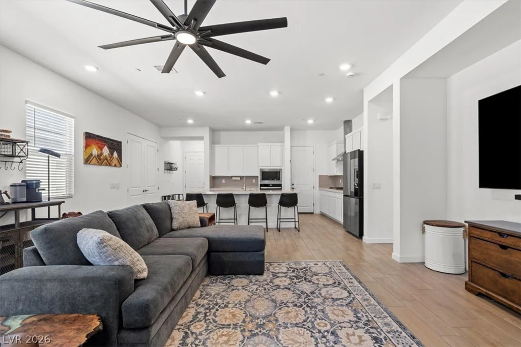 823 Eaton Falls, Henderson, NV 89011