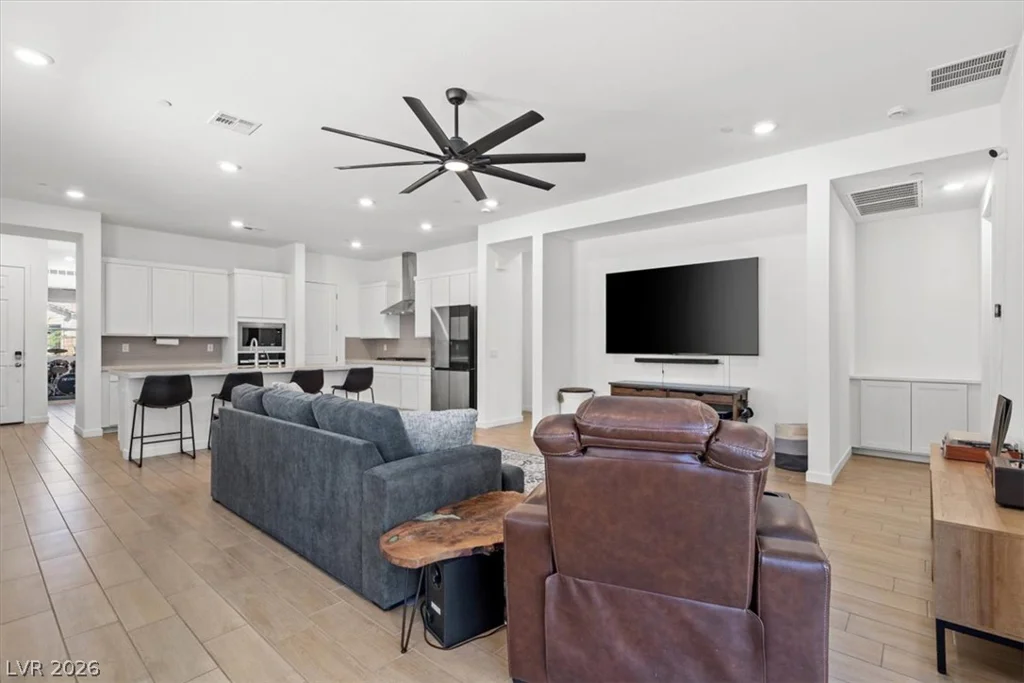 823 Eaton Falls, Henderson, NV 89011