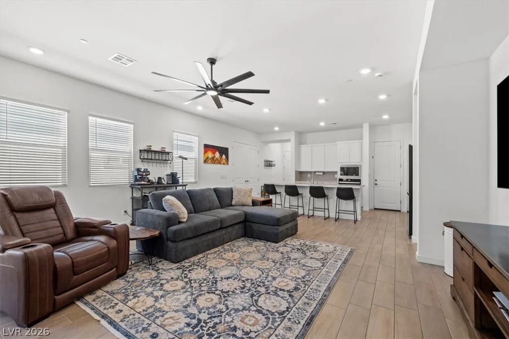 823 Eaton Falls, Henderson, NV 89011