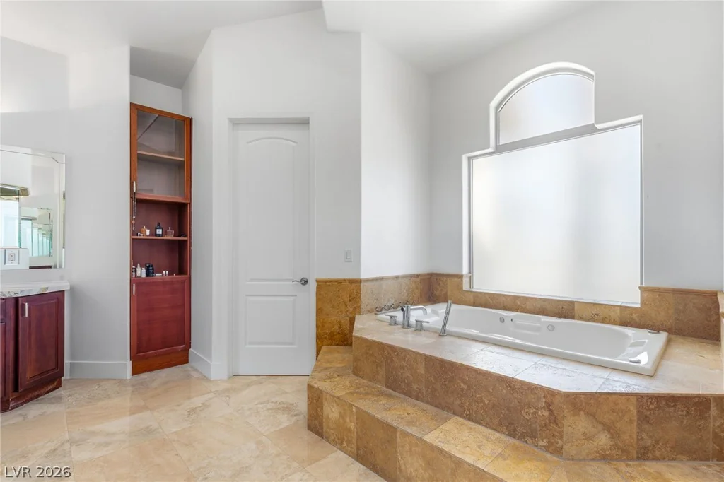 5625 Chieftain, Las Vegas, NV 89149