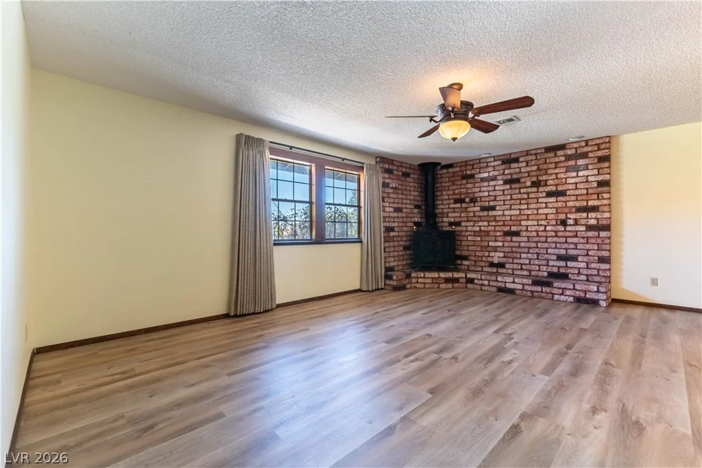 8520 Hammer, Las Vegas, NV 89149