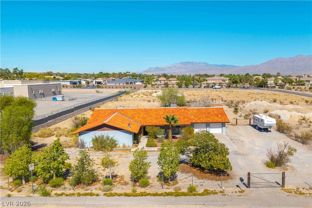 8520 Hammer, Las Vegas, NV 89149
