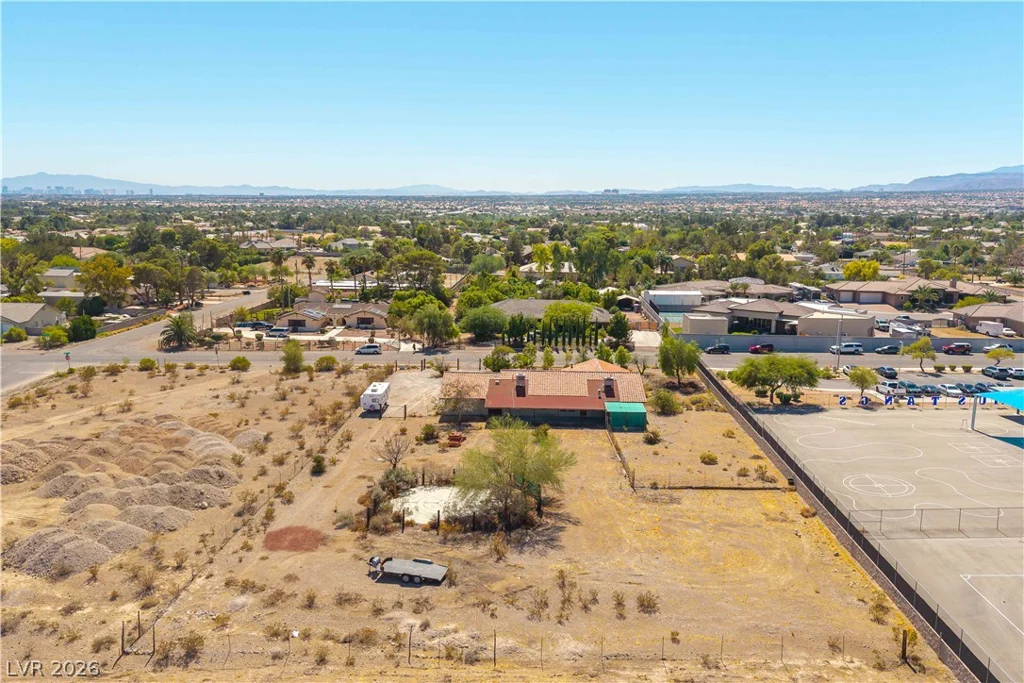 8520 Hammer, Las Vegas, NV 89149