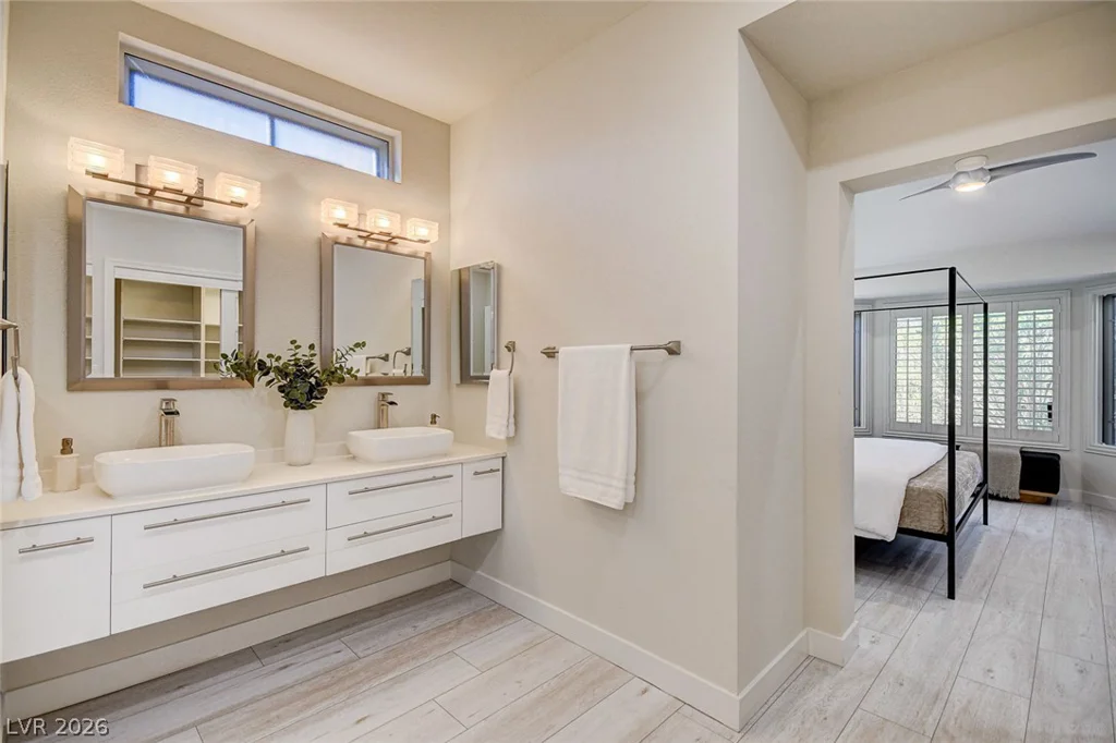 10044 Woodhouse, Las Vegas, NV 89134