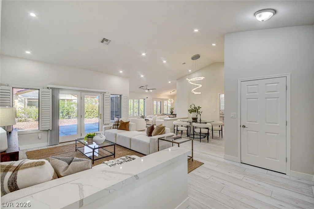 10044 Woodhouse, Las Vegas, NV 89134