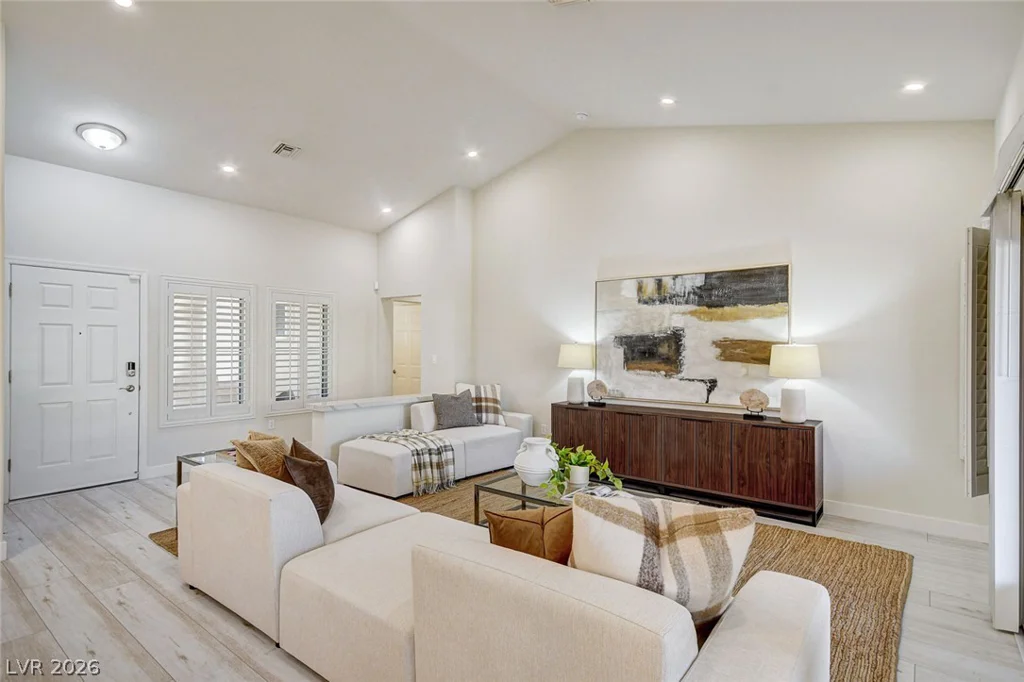 10044 Woodhouse, Las Vegas, NV 89134