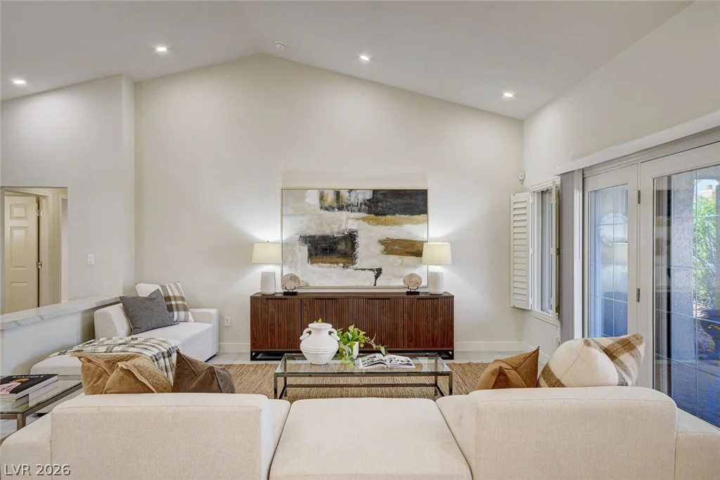 10044 Woodhouse, Las Vegas, NV 89134