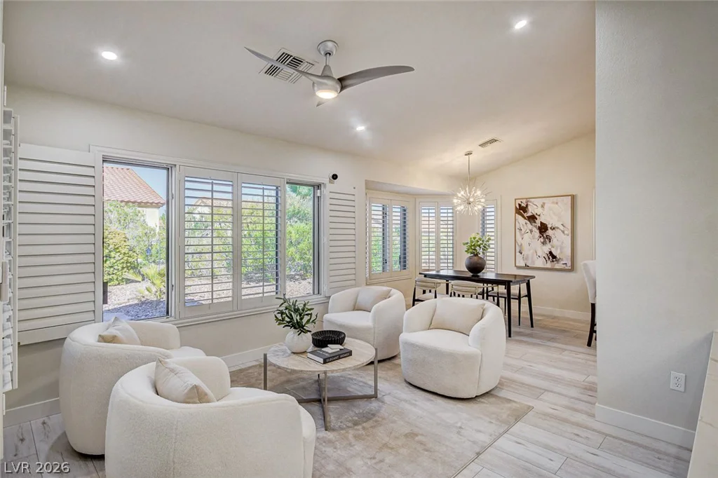 10044 Woodhouse, Las Vegas, NV 89134