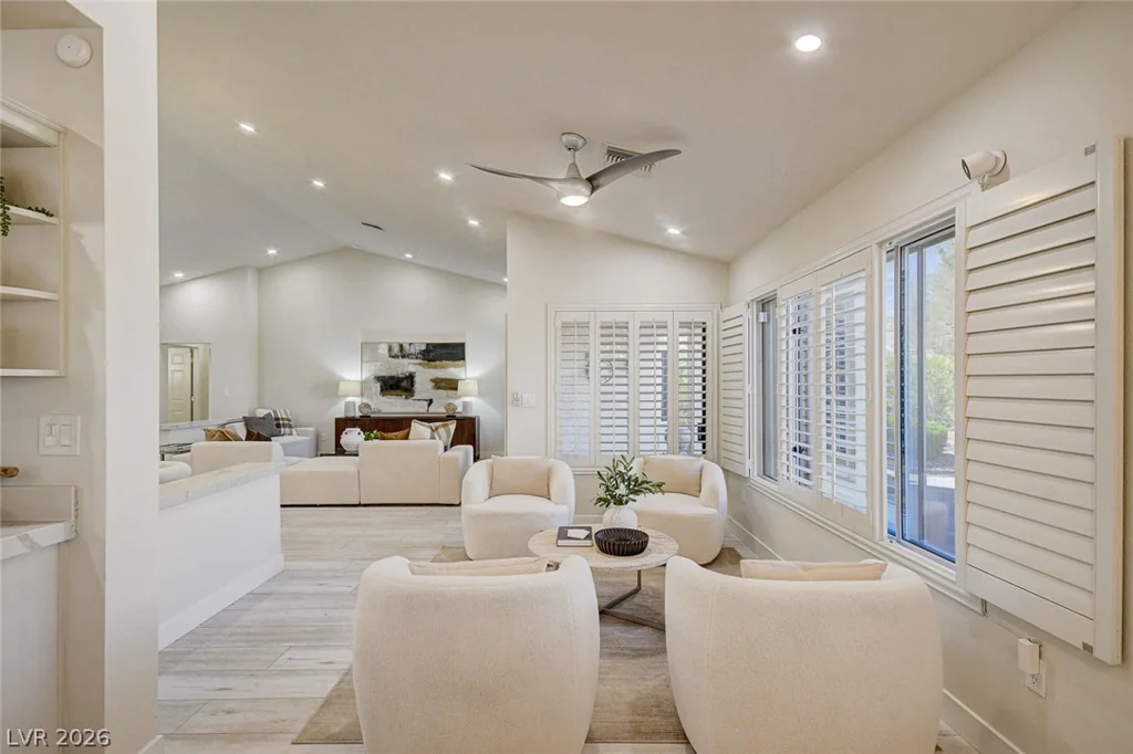 10044 Woodhouse, Las Vegas, NV 89134