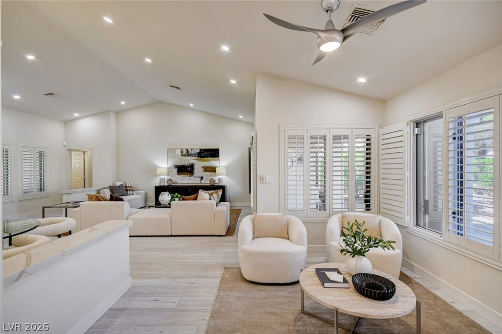 10044 Woodhouse, Las Vegas, NV 89134
