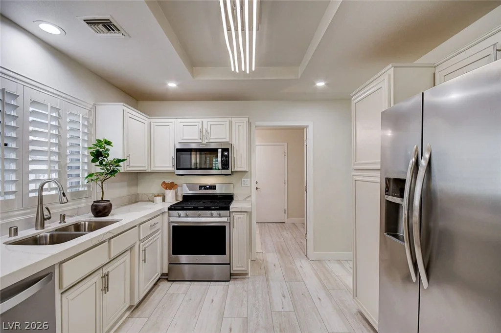 10044 Woodhouse, Las Vegas, NV 89134