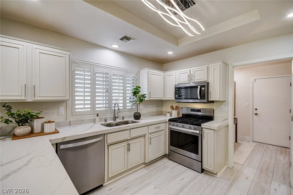 10044 Woodhouse, Las Vegas, NV 89134