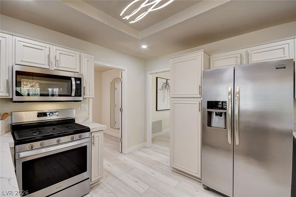 10044 Woodhouse, Las Vegas, NV 89134