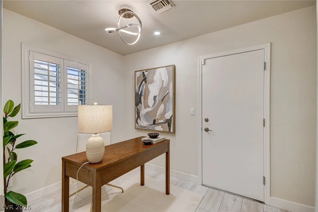 10044 Woodhouse, Las Vegas, NV 89134