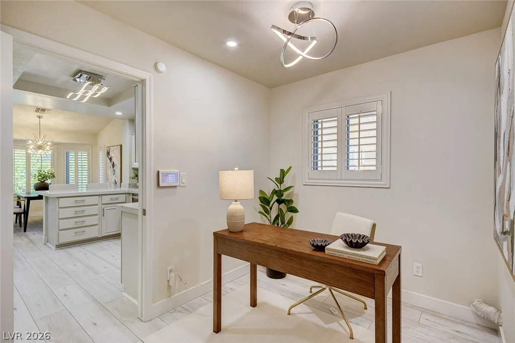 10044 Woodhouse, Las Vegas, NV 89134