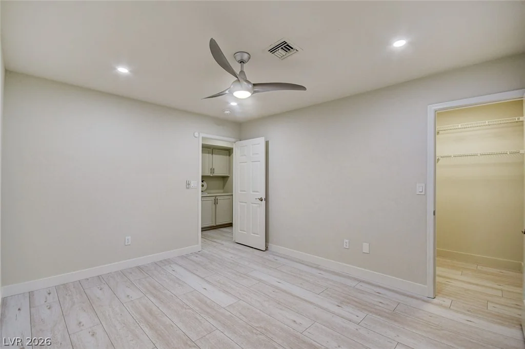 10044 Woodhouse, Las Vegas, NV 89134