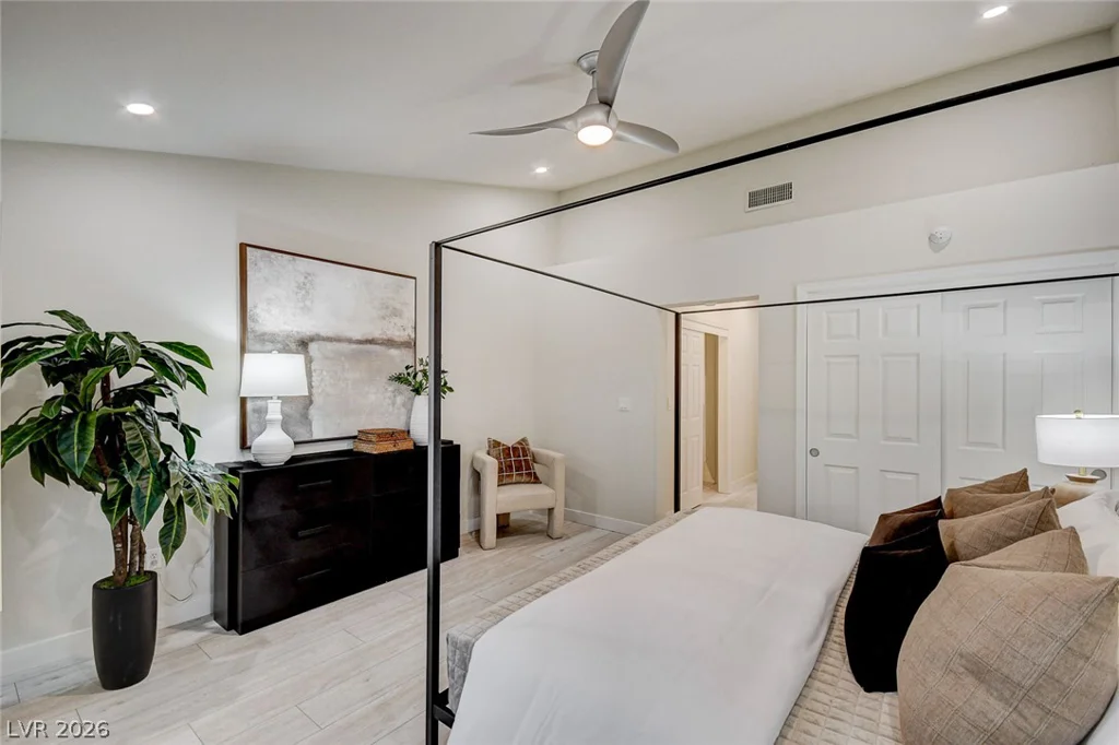 10044 Woodhouse, Las Vegas, NV 89134