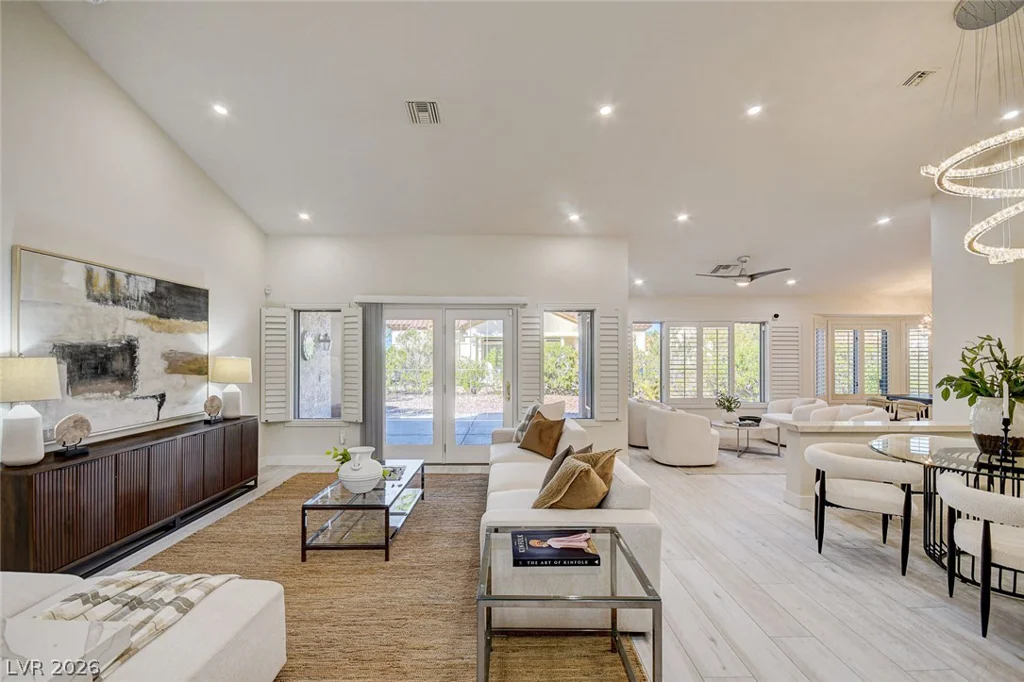 10044 Woodhouse, Las Vegas, NV 89134