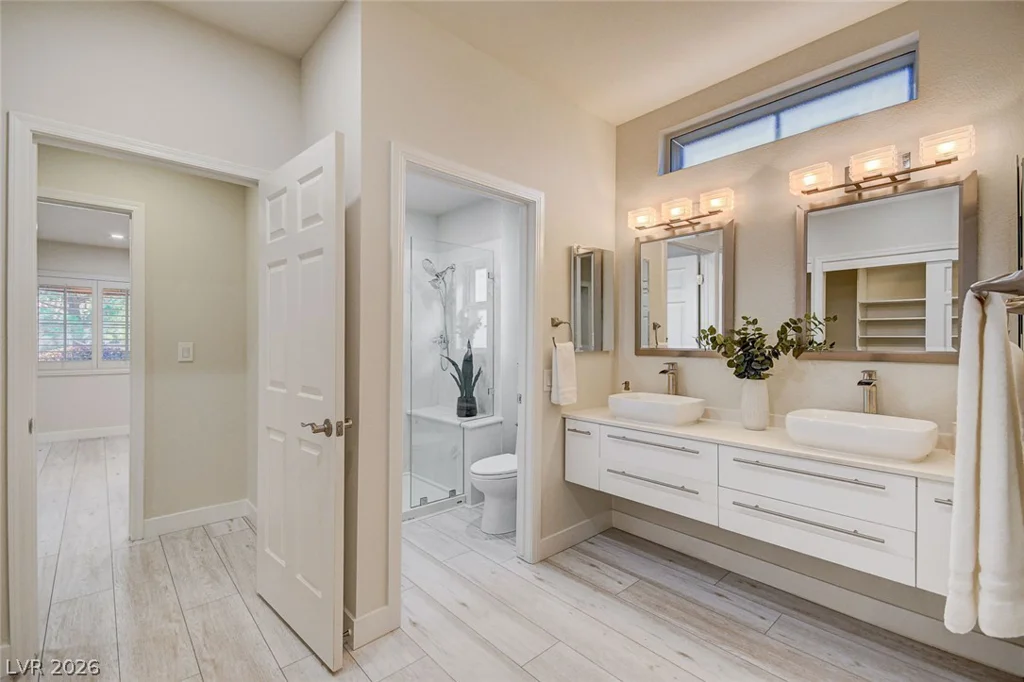 10044 Woodhouse, Las Vegas, NV 89134