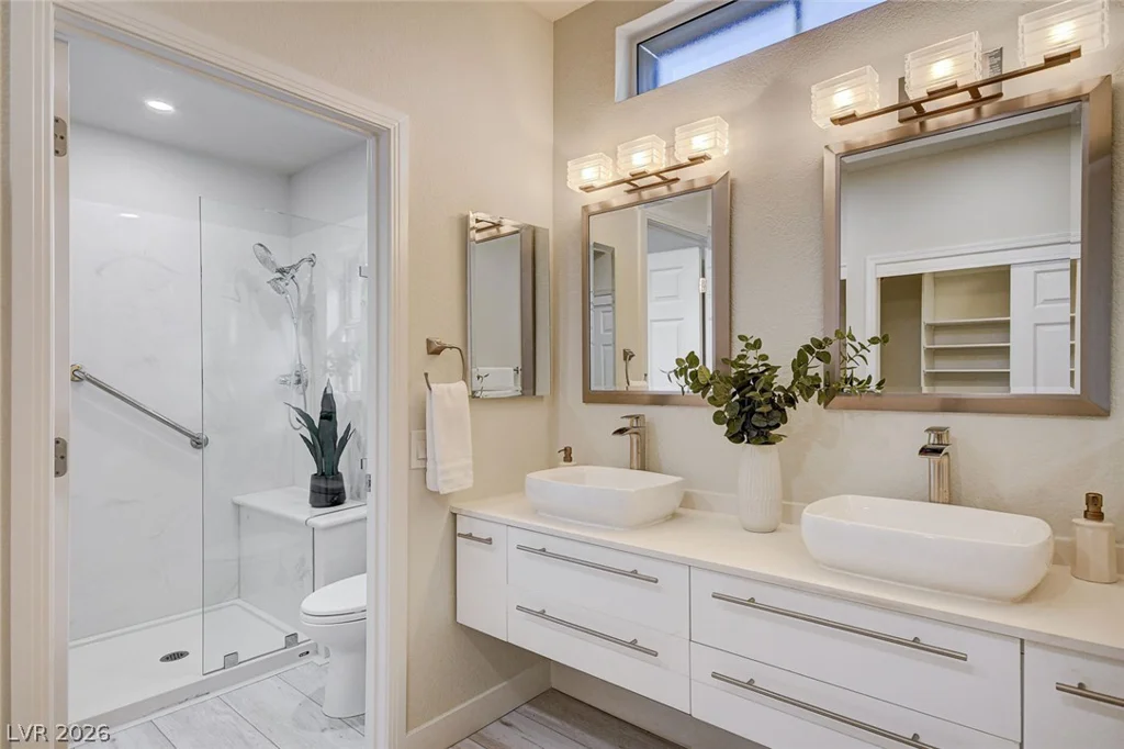 10044 Woodhouse, Las Vegas, NV 89134