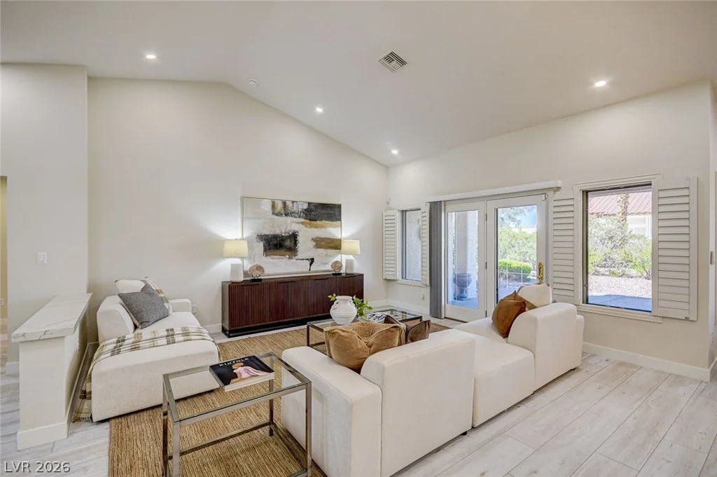 10044 Woodhouse, Las Vegas, NV 89134