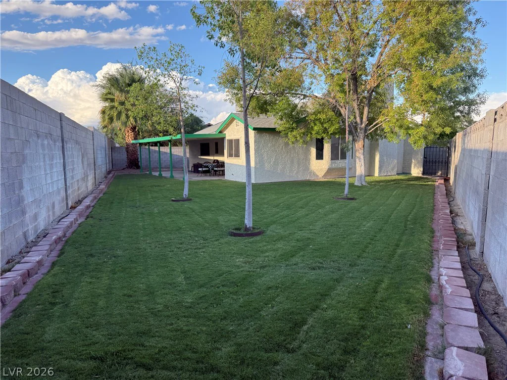 5829 Halfmoon, Las Vegas, NV 89108