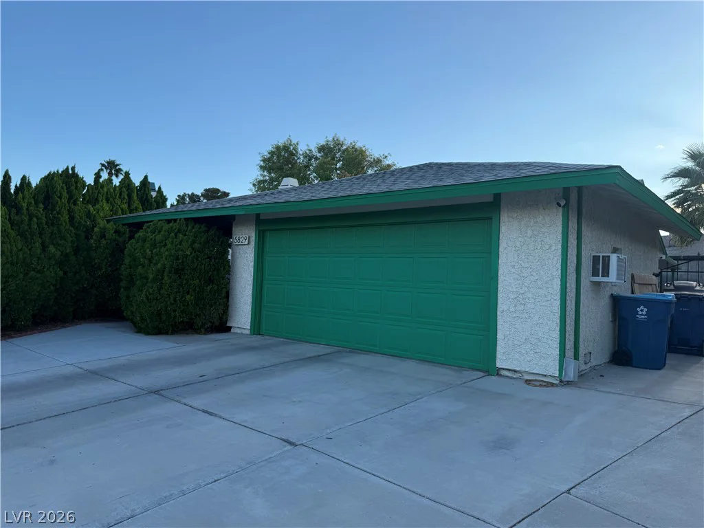 5829 Halfmoon, Las Vegas, NV 89108