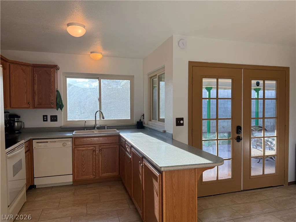 5829 Halfmoon, Las Vegas, NV 89108