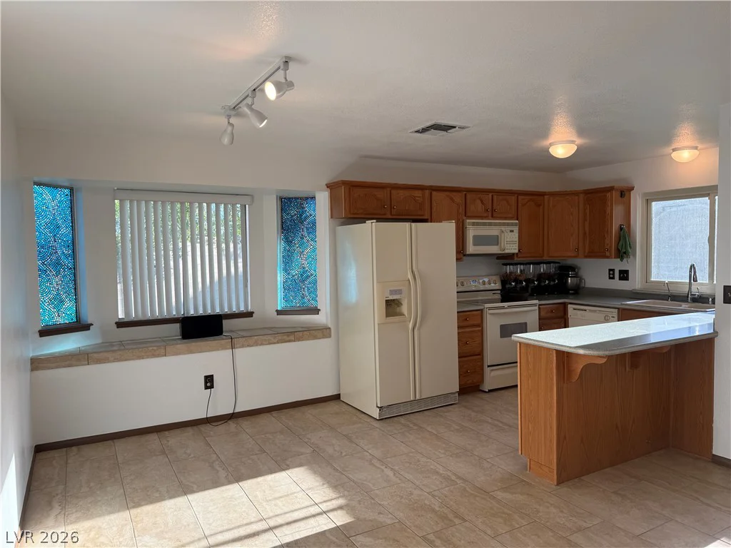 5829 Halfmoon, Las Vegas, NV 89108