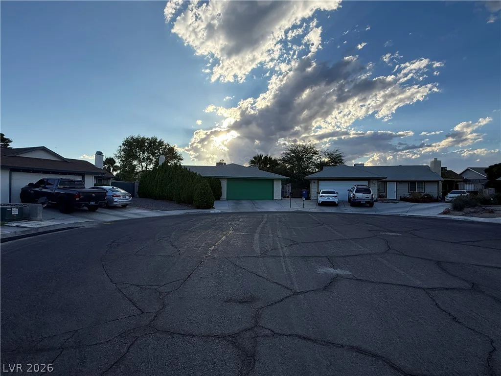 5829 Halfmoon, Las Vegas, NV 89108