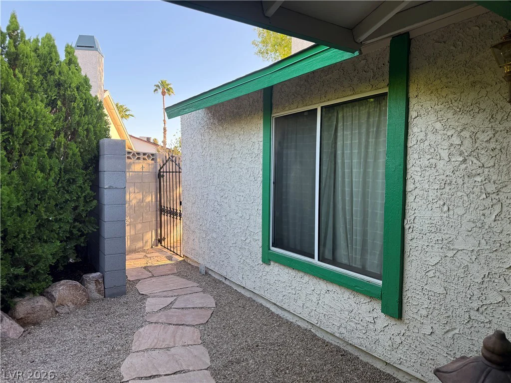 5829 Halfmoon, Las Vegas, NV 89108