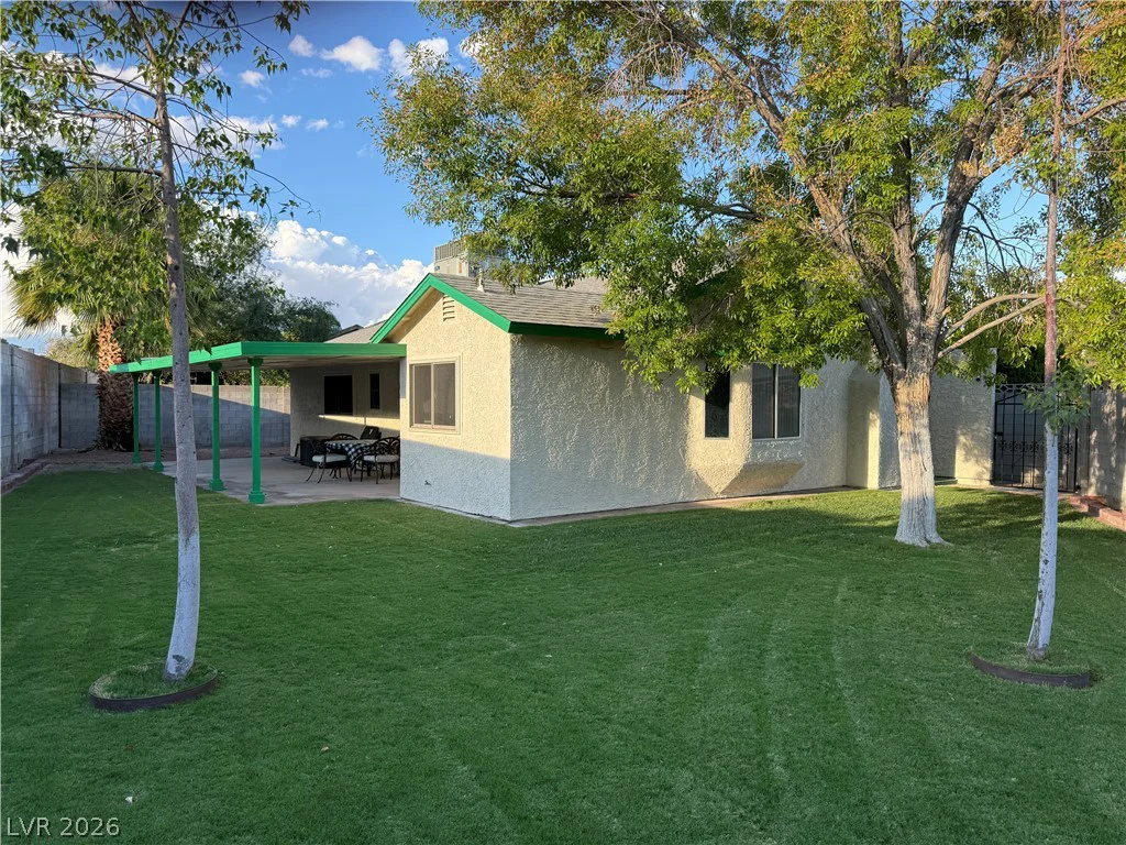 5829 Halfmoon, Las Vegas, NV 89108
