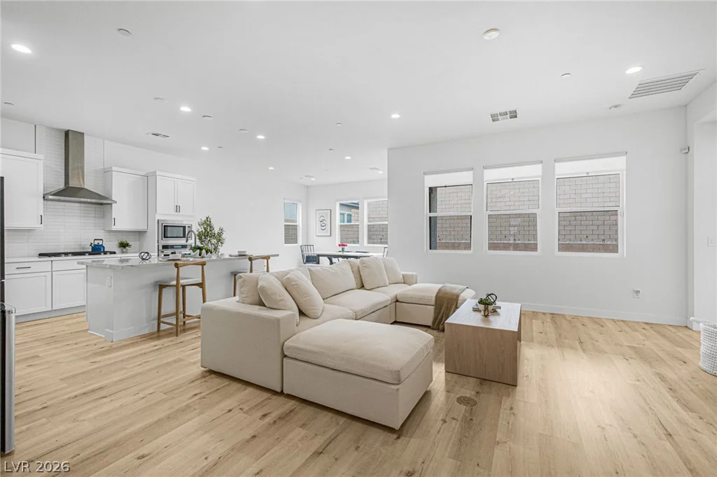 8935 Cassia Winds, Las Vegas, NV 89166