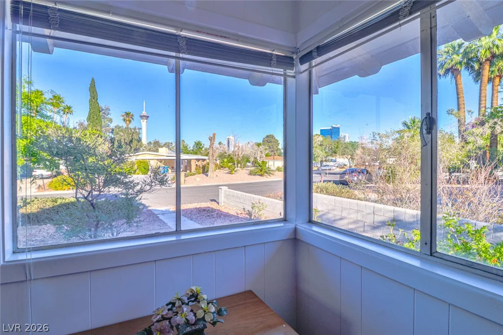1517 Bryn Mawr, Las Vegas, NV 89102
